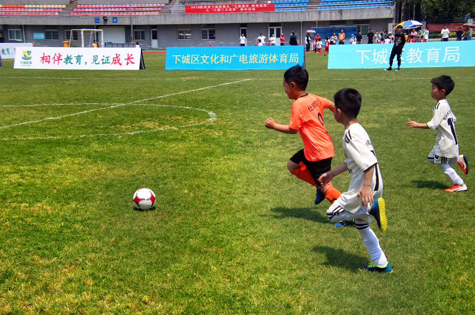 ⚽意甲半场：弗拉霍维奇双响单挑两队防线 尤文2-2暂平弗洛西诺内